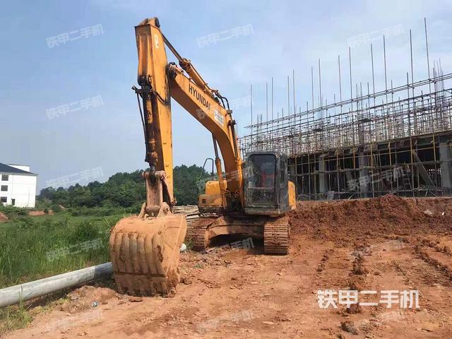 現(xiàn)代R215-7C挖掘機