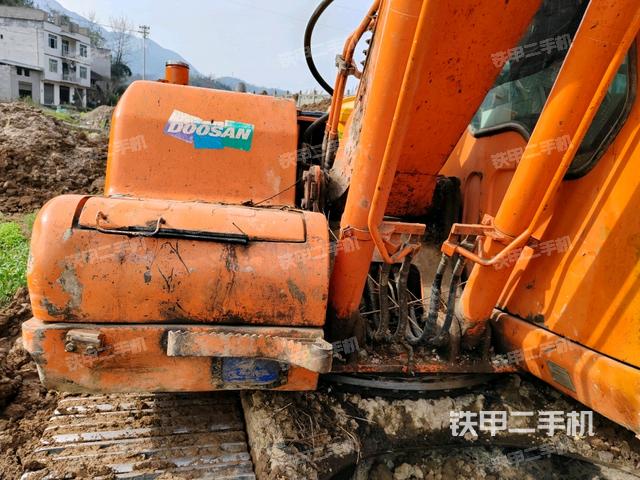 大臂背部俯视（工作和回转装置）