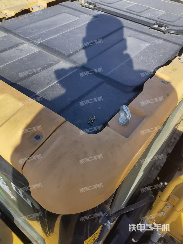 驾驶室顶部（整机外观）