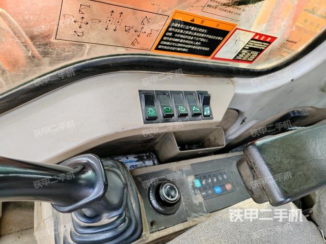 座椅右侧控制台/钥匙门/油门/含右手柄（驾驶室部分）