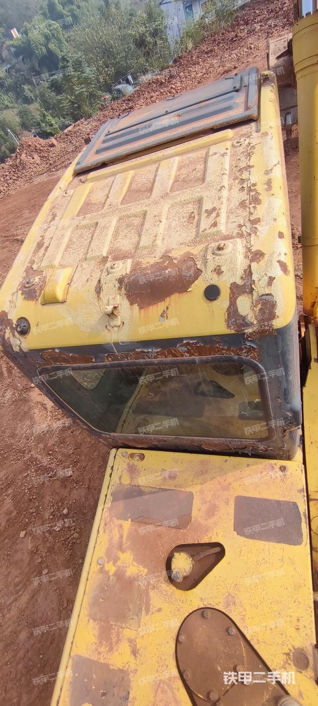 驾驶室顶部（整机外观）