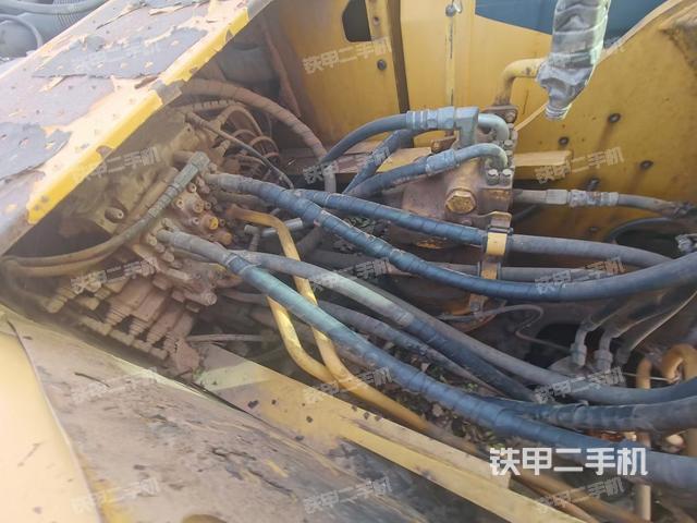 回转马达和主控阀（整机外观）