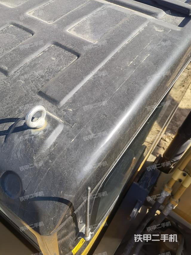 驾驶室顶部（整机外观）