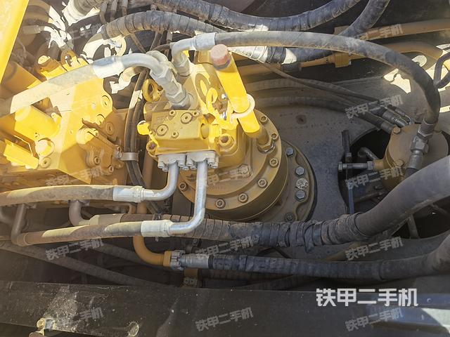 回转马达和主控阀（整机外观）