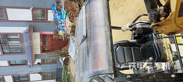 驾驶室顶部（整机外观）