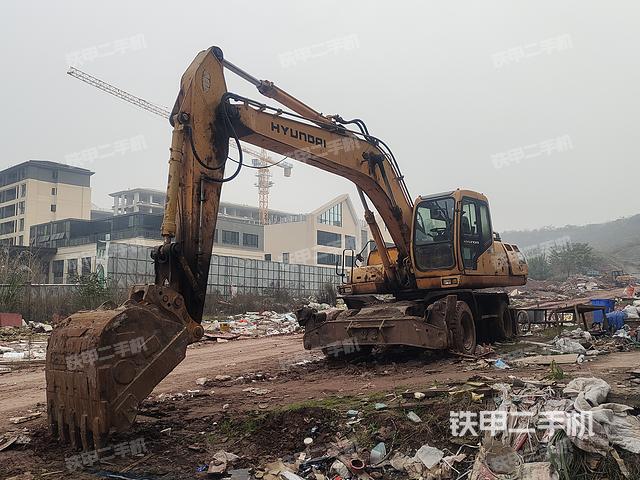 現(xiàn)代R210W-5挖掘機