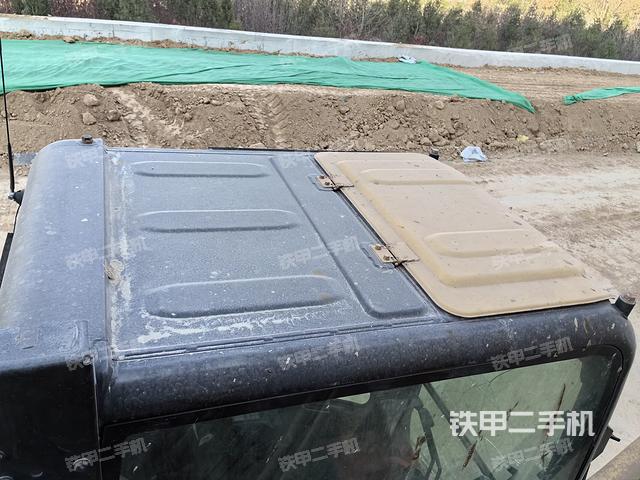 驾驶室顶部（整机外观）