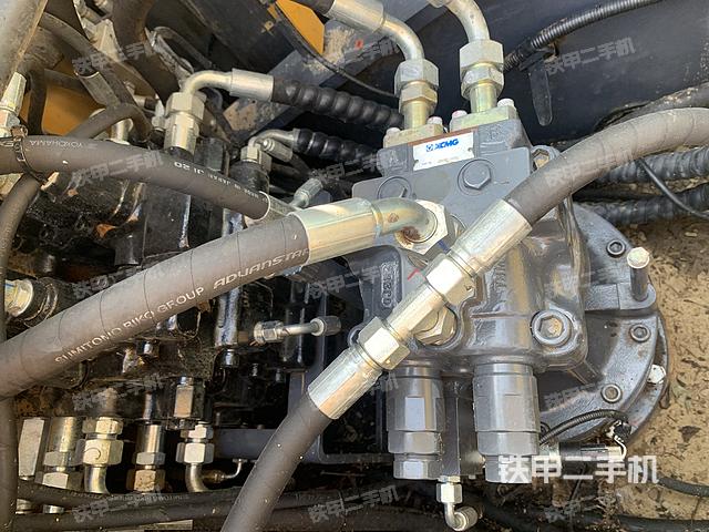 回转马达和主控阀（整机外观）