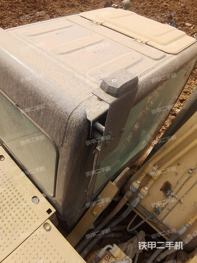 驾驶室顶部（整机外观）