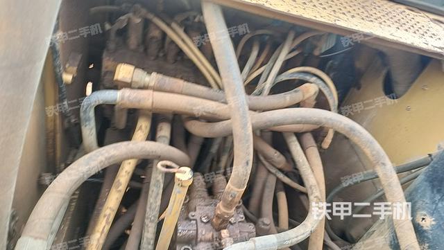 回转马达和主控阀（整机外观）