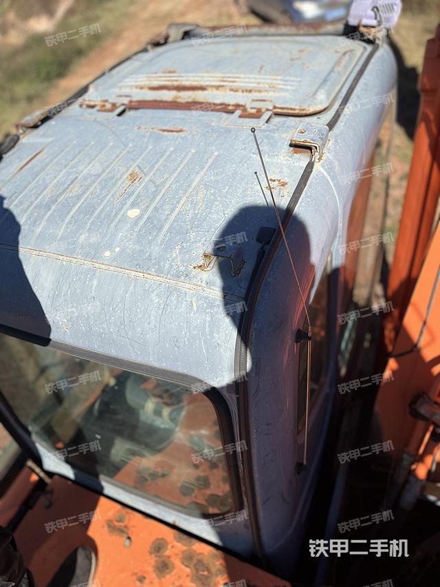 驾驶室顶部（整机外观）