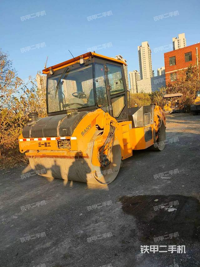 三一重工YZC13C壓路機(jī)