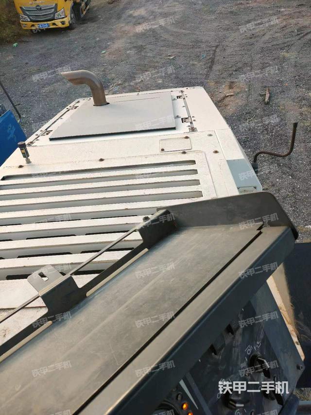 整机右侧（设备外观及核心部件）