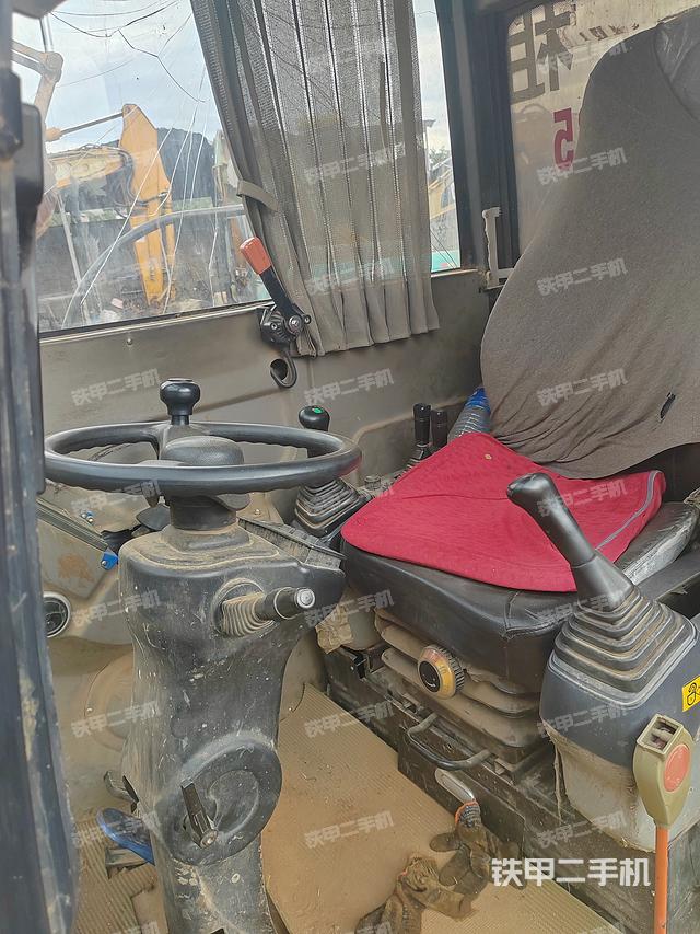 驾驶室整体（整机外观）