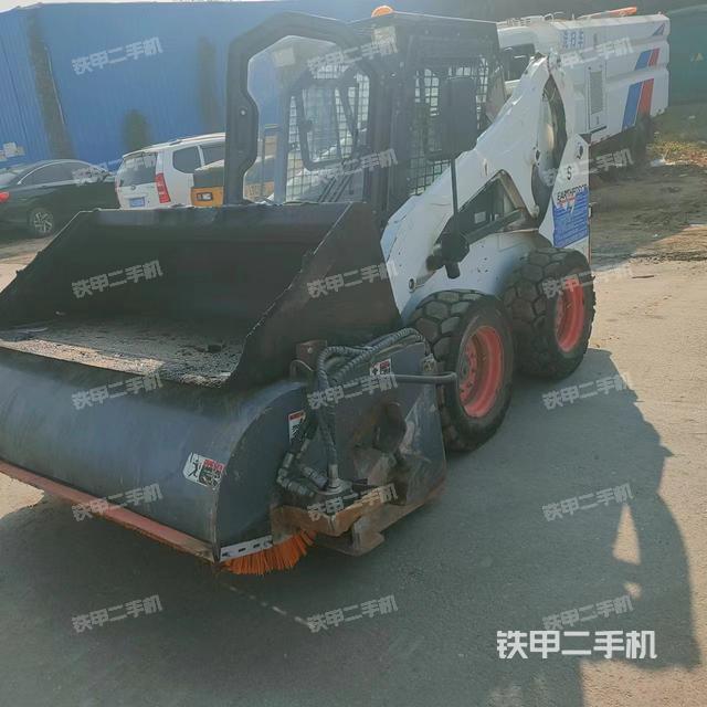 山貓S18滑移裝載機(jī)