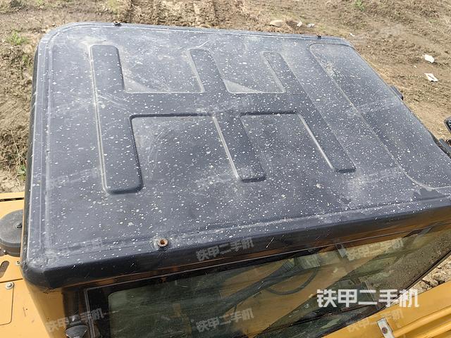 駕駛室頂部(整機(jī)外觀) 駕駛室頂部(整機(jī)外觀)