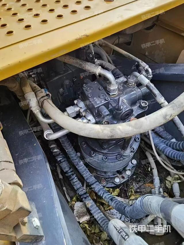 回转马达和主控阀（整机外观）