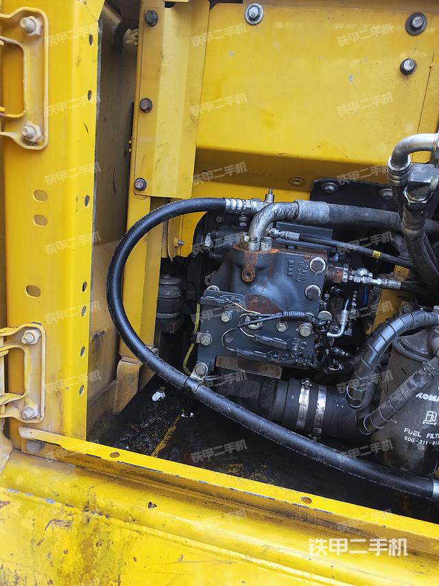 回转马达和主控阀（整机外观）