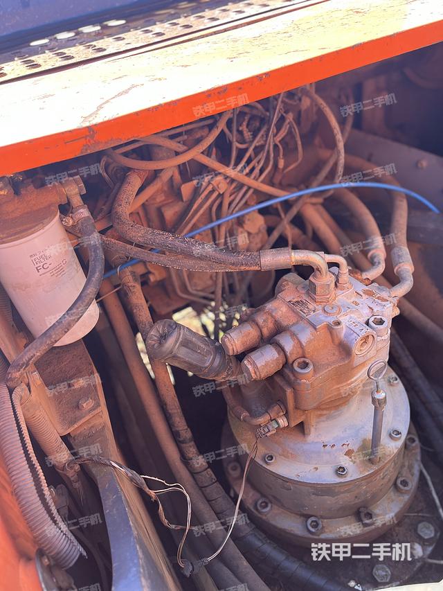 回转马达和主控阀（整机外观）