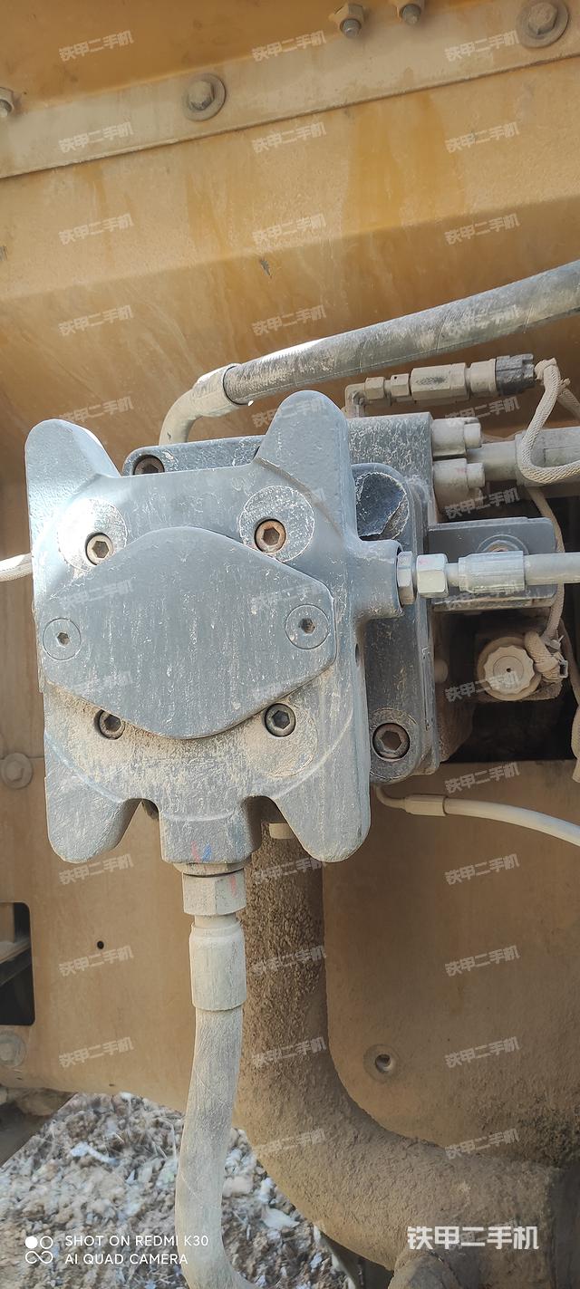 液压泵舱室正面整体（整机外观）