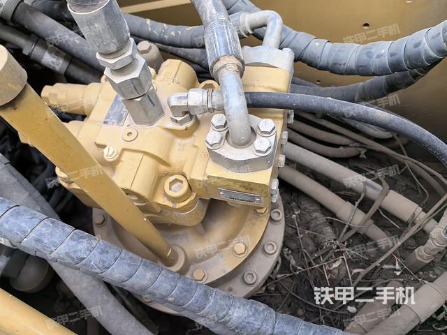 回转马达和主控阀（整机外观）