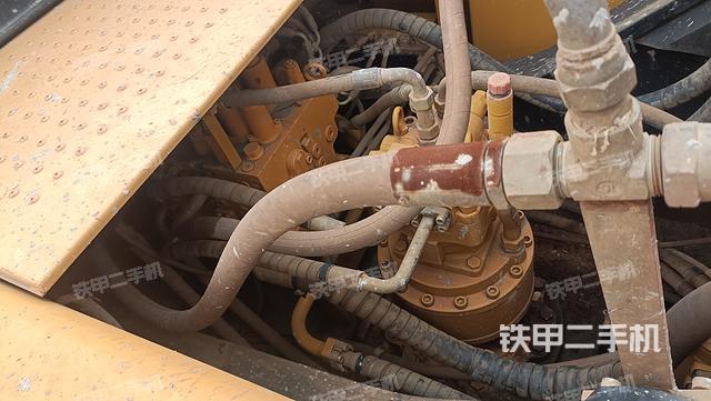 回转马达和主控阀（整机外观）