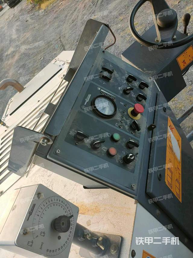 驾驶室操作台（设备外观及核心部件）