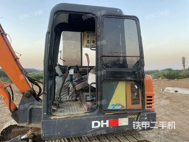 驾驶室整体（整机外观）