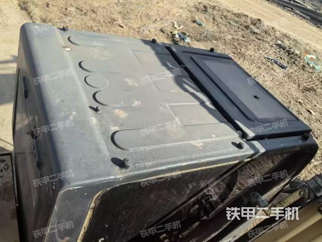 驾驶室顶部（整机外观）