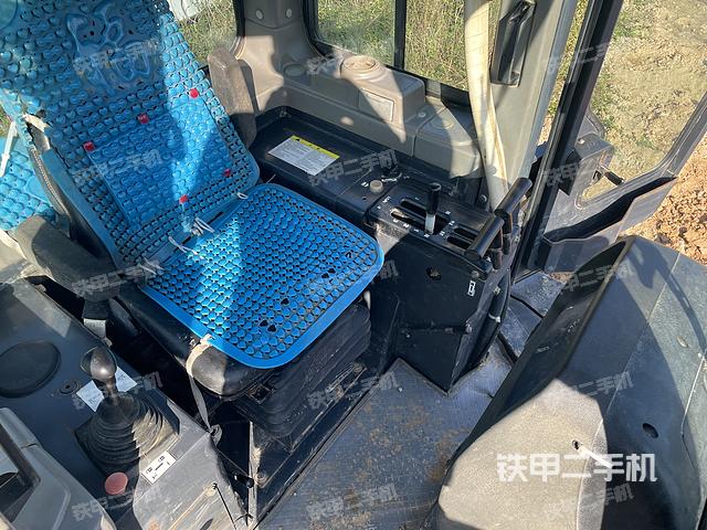 驾驶室操作台（设备外观及核心部件）