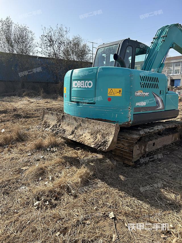 驾驶室顶部（整机外观）