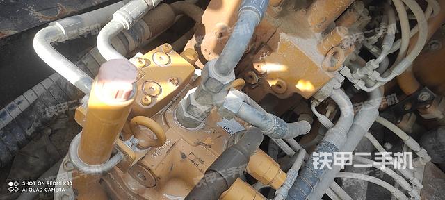 回转马达和主控阀（整机外观）