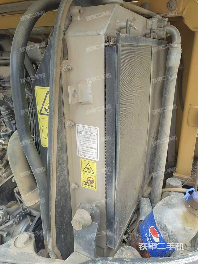 回转马达和主控阀（整机外观）