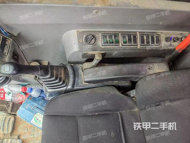 驾驶室整体（整机外观）