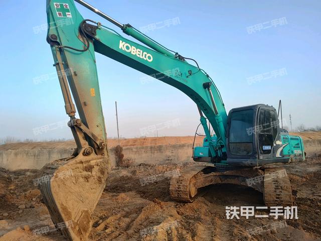 神钢SK260LC-8挖掘机