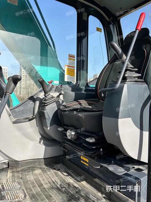 驾驶室整体（整机外观）