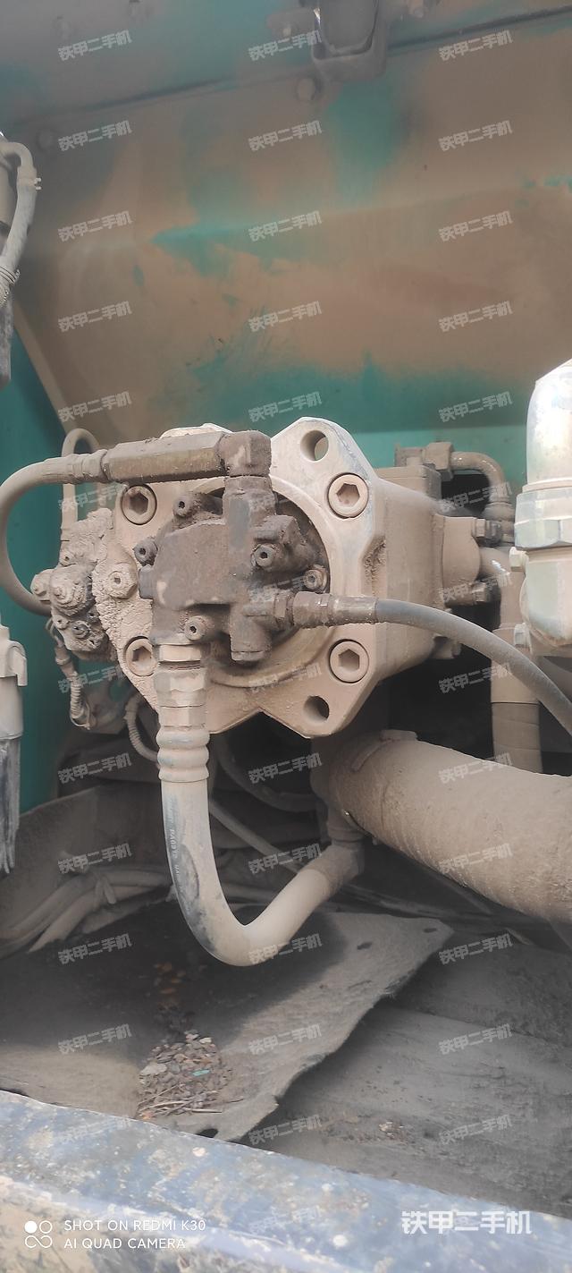 液压泵舱室正面整体（整机外观）