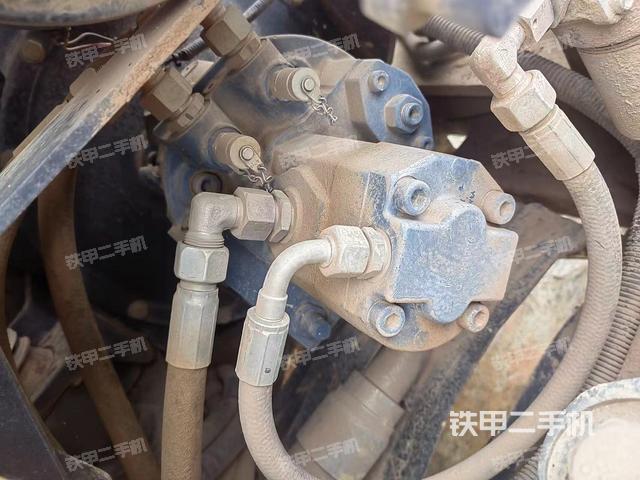 液压泵舱室正面整体（整机外观）