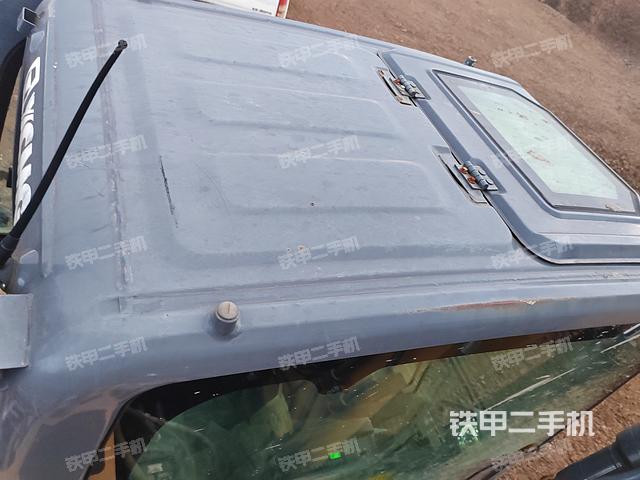 驾驶室顶部（整机外观）