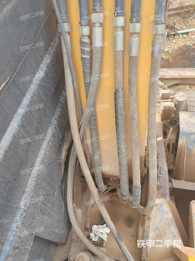 驾驶室顶部（整机外观）