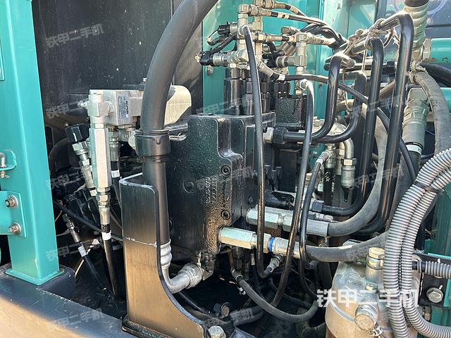 回转马达和主控阀（整机外观）