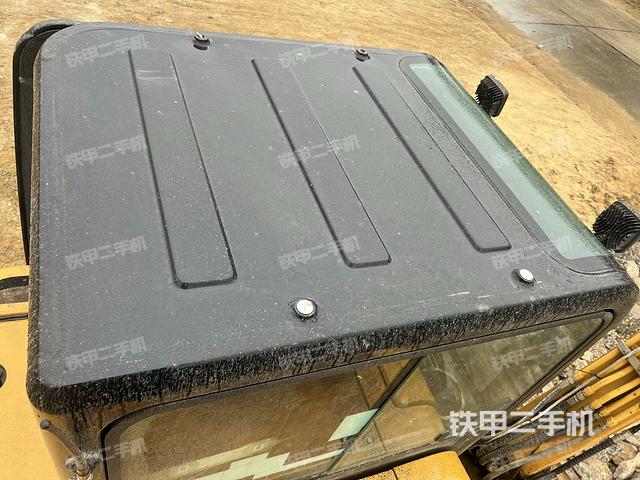 驾驶室顶部（整机外观）