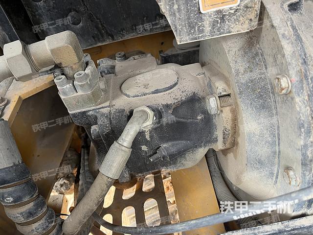 液压泵舱室正面整体（整机外观）