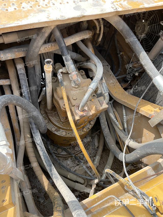 回转马达和主控阀（整机外观）