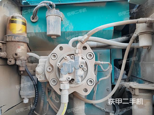 液壓泵艙室正面整體(整機(jī)外觀) 液壓泵艙室正面整體(整機(jī)外觀)