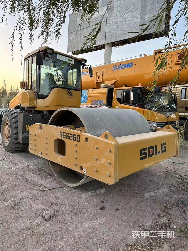 整机左侧（设备外观及核心部件）