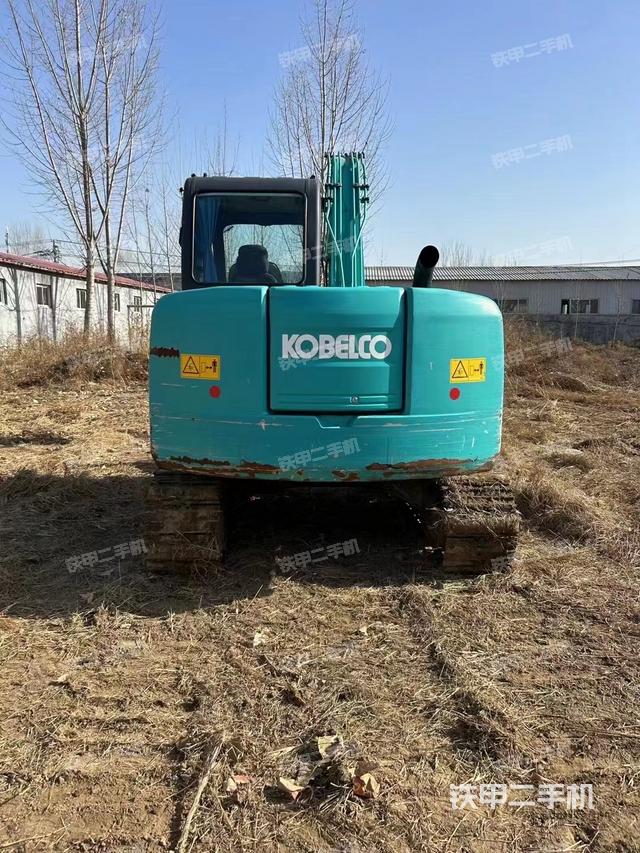 驾驶室顶部（整机外观）