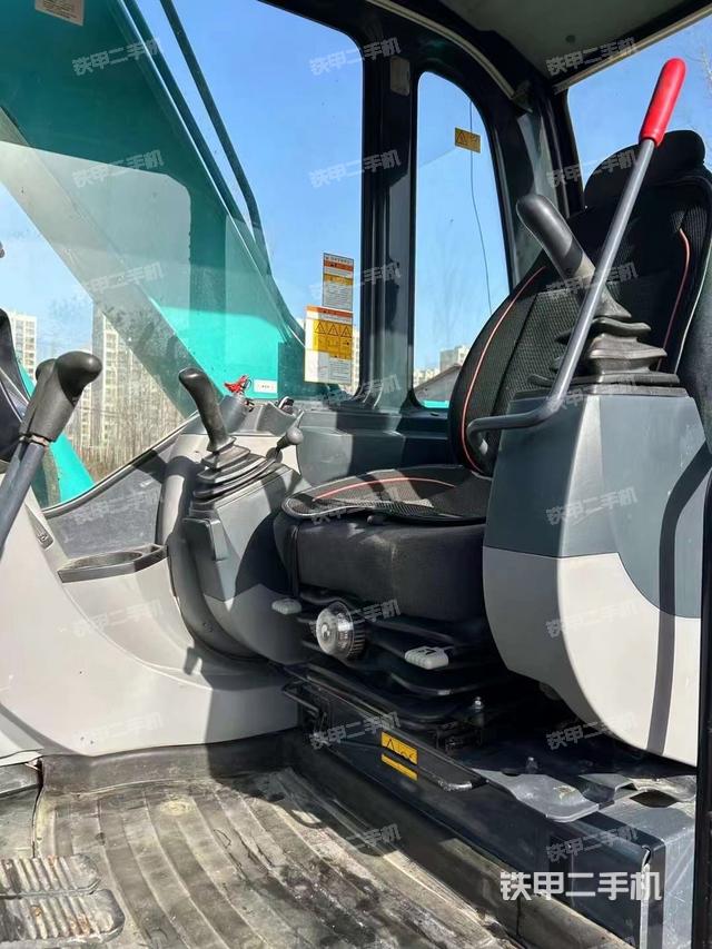 驾驶室整体（整机外观）