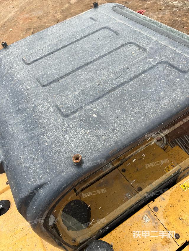 驾驶室顶部（整机外观）