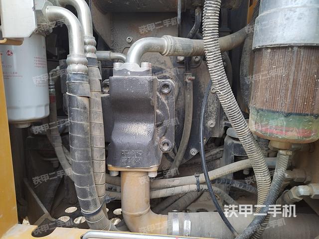 液壓泵艙室正面整體（整機(jī)外觀）